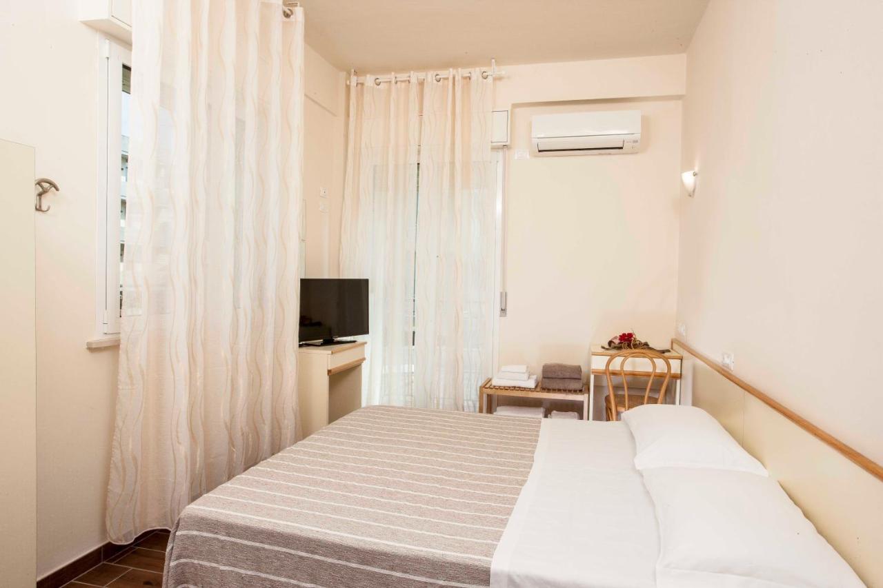 Hotel Sayonara Каттолика Экстерьер фото