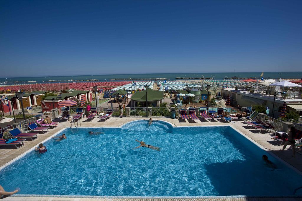 Hotel Sayonara Каттолика Экстерьер фото