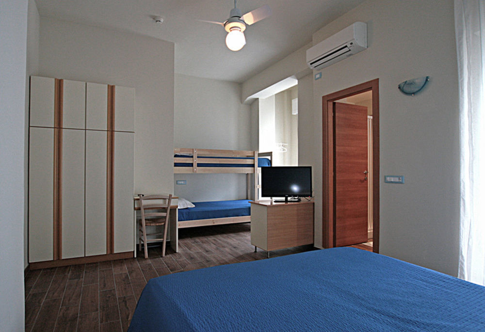 Hotel Sayonara Каттолика Экстерьер фото