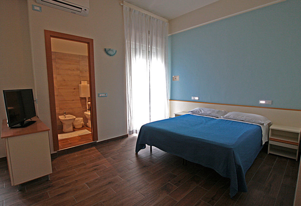 Hotel Sayonara Каттолика Экстерьер фото