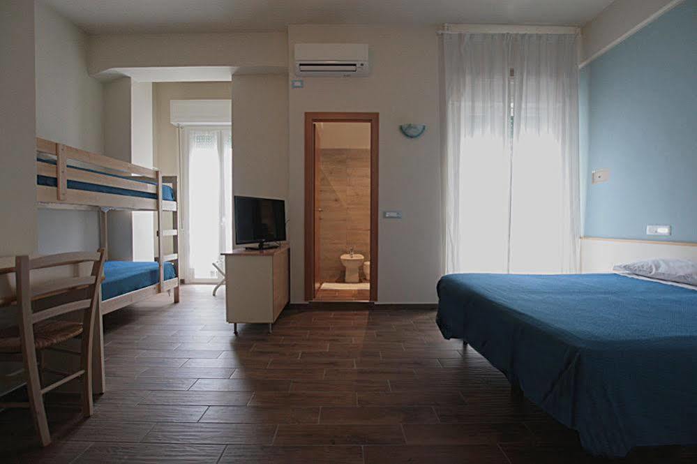 Hotel Sayonara Каттолика Экстерьер фото