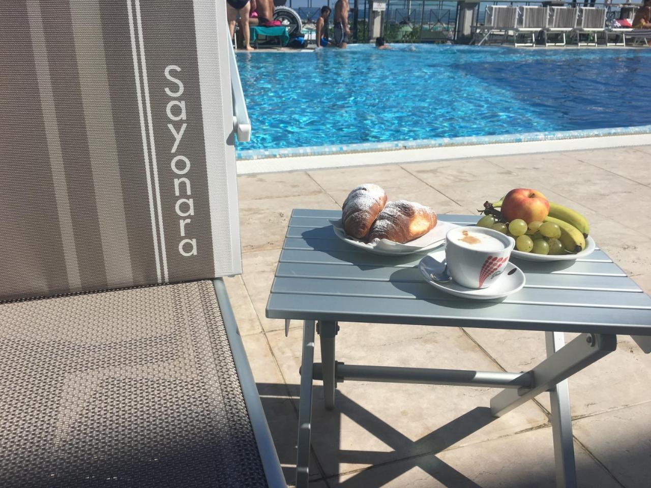 Hotel Sayonara Каттолика Экстерьер фото