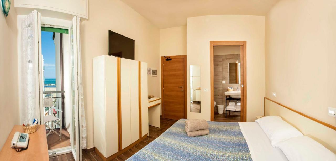 Hotel Sayonara Каттолика Экстерьер фото